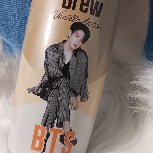 BTS JUNG KOOK - Picture 3 of 13